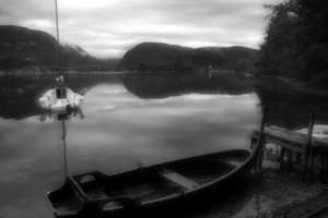 Na jezeře Bohinj se naštěstí nesetkáte s většími plavidly, než s těmi, které vidíte.Výjimku tvoří dva parníky provozované jako turistické.